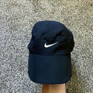 Nike feather light hat EUC